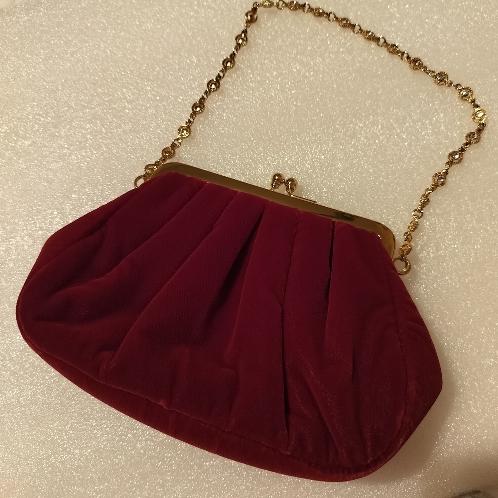 Elegant Red Clutch with Gold Chain